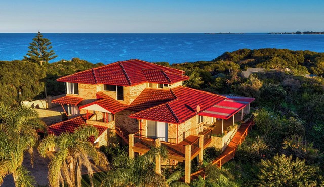 Oceana Sunset - Beachfront family friendly home with amazing ocean views in Warnbro