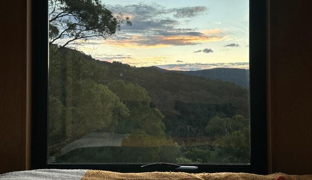 Off-Grid Cabin Surrounded by Nature - Hot Tub - Banjo in Jamberoo