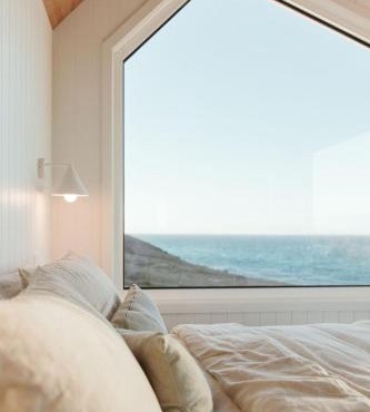 Off-grid Tiny House by the Sea in North Cape
