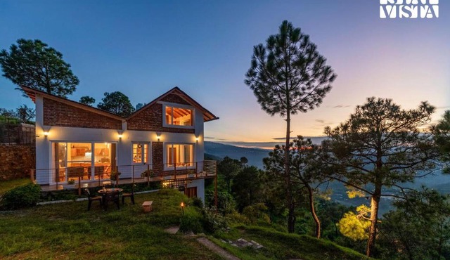 Offgrid Ginai - Ranikhet by VEO, StayVista - 2BHK Pet-Friendly Mountain-View Villa in Rānīkhet
