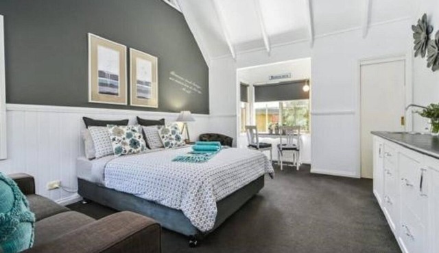 One-Bedroom Queen Suite in Traralgon