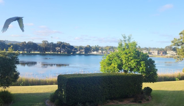 One bedroom unit On the first floor Great view of narrabeen Lakes Walk to beach in Narrabeen