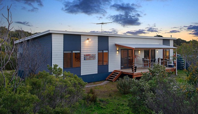 One One Two Kangaroo Island Family Beach Shack in Island Beach