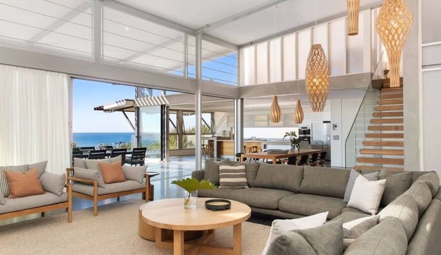 Opulent Oceanfront & Infinity Pool in Sunrise Beach
