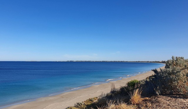 Original retro beach house lovingly restored with period furnishings, 3min beach in Warnbro