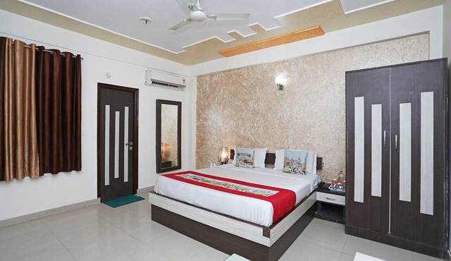 OYO 11005 Hotel Shanti Palace