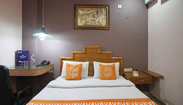 OYO 7147 Hotel Madhur Regency