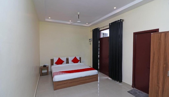 OYO Flagship 27925 Kotra House Gomtinagar