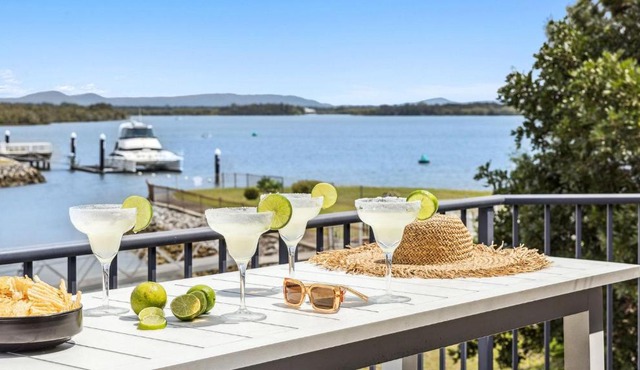 Pandanus - Spacious Waterfront Escape with Private Pontoon & Pool - Holiday Yamba in Yamba