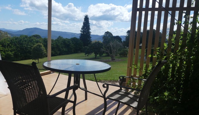 Panorama: Views, tranquility, separate entrance in Reesville