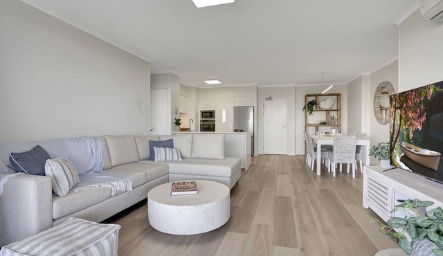 Panoramic Ocean View - 4th Floor Designer 2BR 2BTH in Alexandra Headland