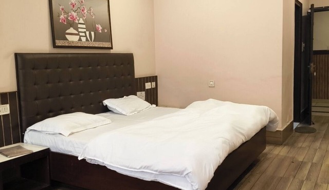 Park Square Hotel And Banquet