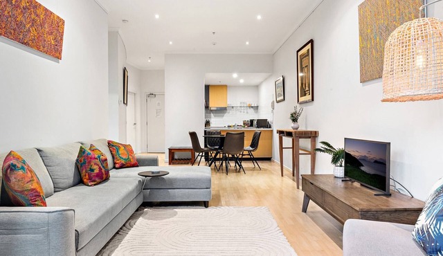 Peaceful 2-Bed Apartment with Gym & Pool in West Melbourne