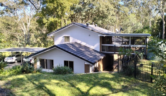 Peaceful Acreage Home close to Brisbane GC & Parks in Wolffdene