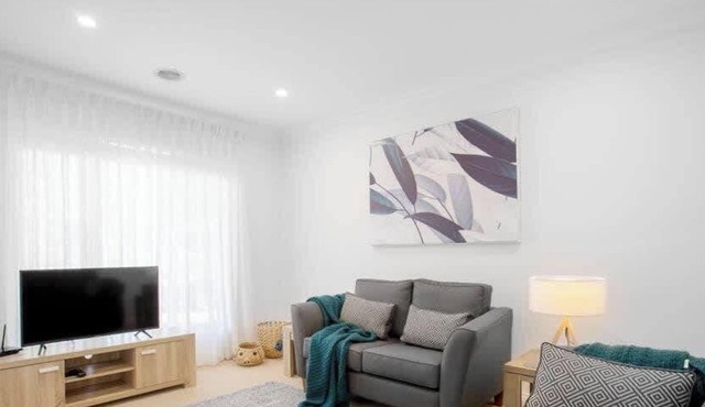Peaceful Designer 2BR@Leafy Mill Park in Mill Park