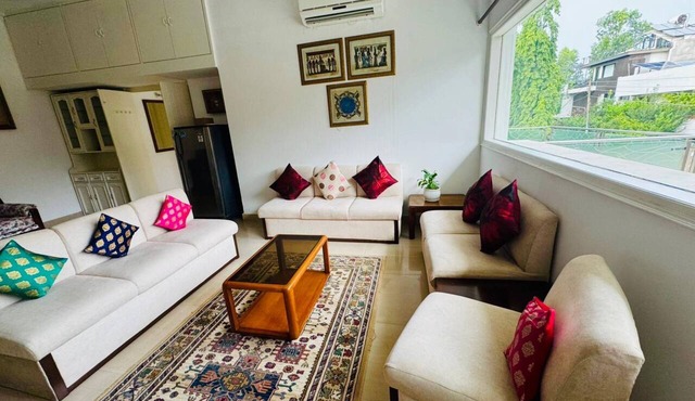 Peaceful Luxury 2 BR Retreat I Heart OF The City