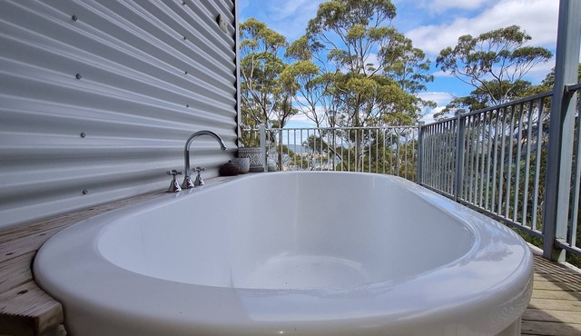 Peaceful, relaxing eco cabin surrounded by nature, 50 min from Hobart in Ranelagh