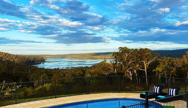 Peninsula Hideway - Secluded Summer Escape with Pool and Pristine Views in Broadwater