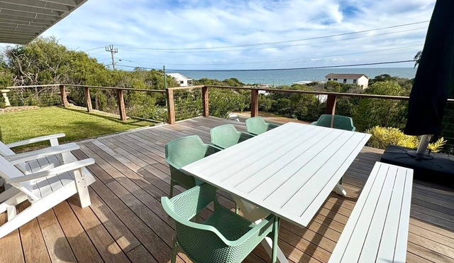 Peppy Beach House – Stunning Ocean Views & Relaxed Coastal Escape in Peppermint Grove Beach