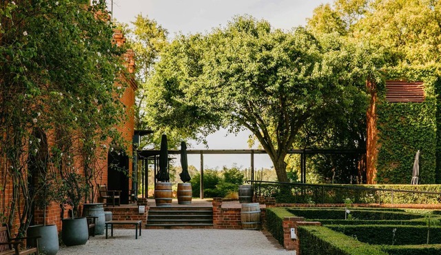 Perfect home oasis by the Murray, 90 meters from water front with swimming pool in Bundalong