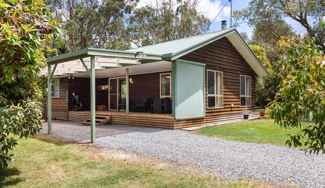 PET FRIENDLY COTTAGES - COLLIE COTTAGE- 4 STAR SELF CONTAINED COTTAGES in Worrolong