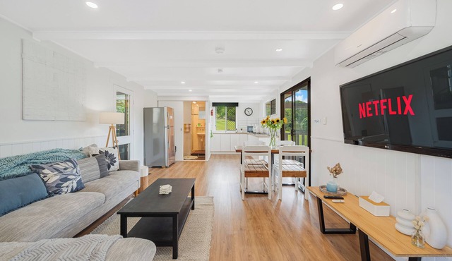 Pet friendly cozy cabin on acreage in Woombye