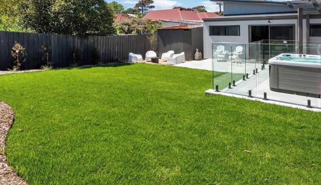 Pet Friendly - Kennington Beach Getaway with Spa in Rosebud