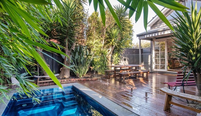 Pet Friendly - Sandy Village Retreat Heated Pool Bay Views in Sandringham