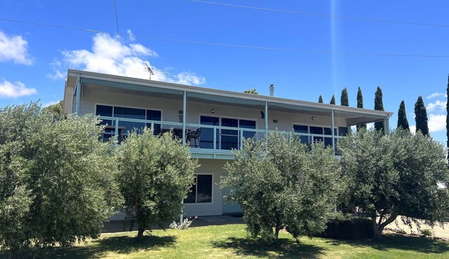 Pine Lodge, Pine Point in Pine Point