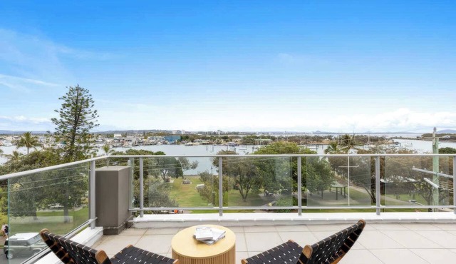 Point Cartwright Penthouse - Ocean & River Views in Mooloolaba Region