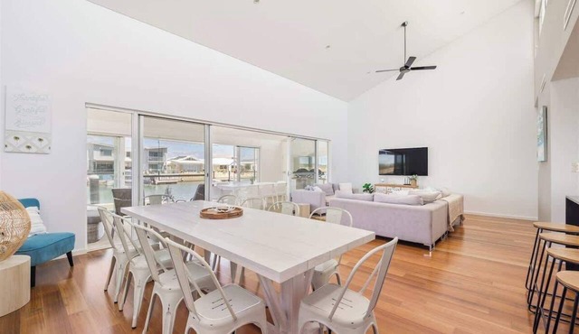 Pontoon Paradise—Waterfront Serenity in Geographe in Geographe