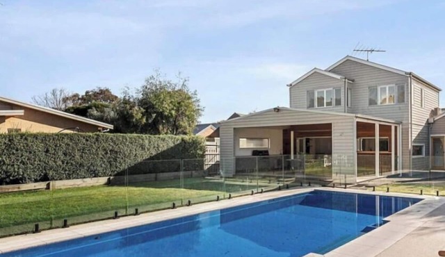 Pool House Barwon Heads 4 bedroom, 2 bathroom, sleeping 8, Heated Pool in Barwon Heads