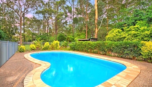 Pool House with 3 BDR 2 A/C in Marsden