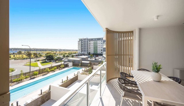 Poolside 2-Bed Apartment at Lake Kawana in Birtinya