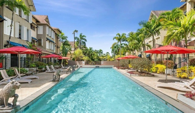 Poolside Resort Apartment Steps from Cairns CBD in Edge Hill