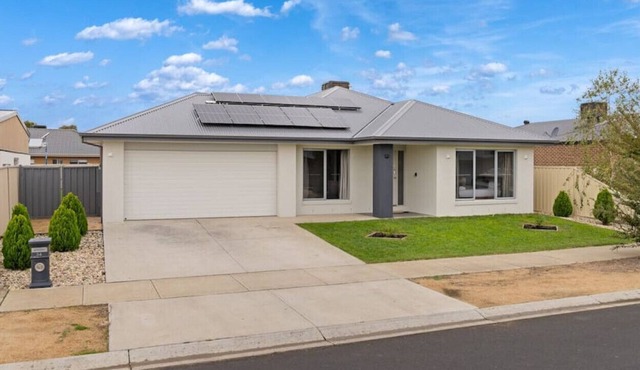 Popular Villa #2 · Popular Villa - Spacious 4 Bedroom Home in Shepparton North