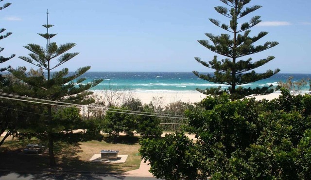 Porta Pacifique 10 - Beachfront Bilinga With Stunning Views! in Bilinga