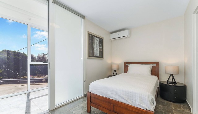 Premium Beachfront Stay | Space & Style APT in La Perouse