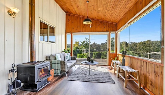 Private Barn House with Gazebo - Stunning Views in Richmond