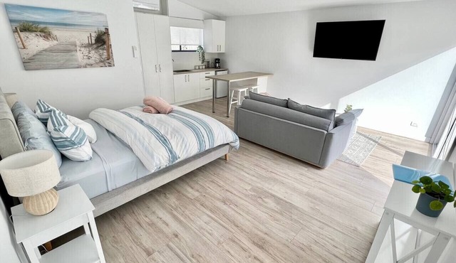Private Barwon Heads Cottage | Walk to River in Barwon Heads