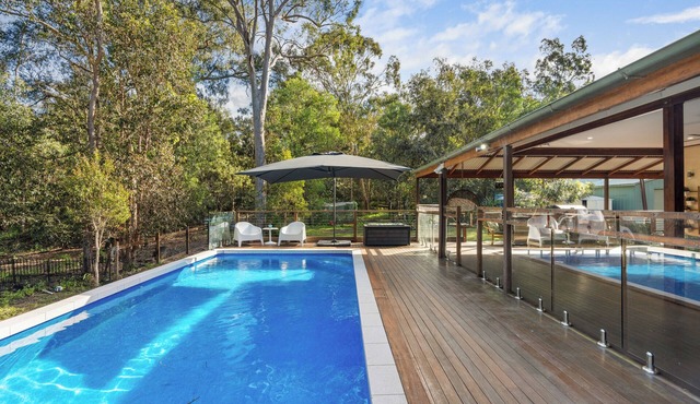 Private, country retreat - with pool, spa and fire pit. Pet friendly. in Greenbank