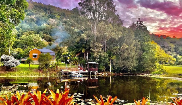 Private lakes/Gardens/Sunsets/Kayak/Fire pit/Gazebo on water/BBQ/Swim/EV charge in Cedar Pocket