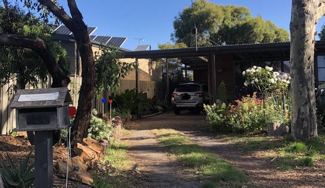 Private renovated duplex cottage. Beach and shops, markets, parkland close by. in Ocean Grove