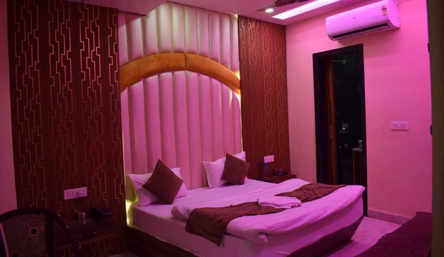 Quaint 9-bedroom hotel with AC in vibrant Mathura