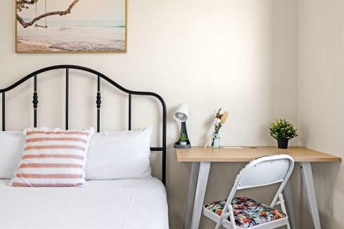 Queen Room in Auburn - Central Stay with Convenience - Shared Bathroom in Sydney