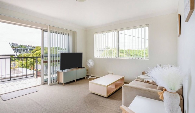 Quiet and Cosy Bulimba Escape in Bulimba