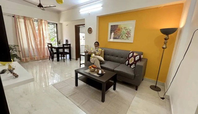 Quiet and Cozy 2 bed 1 bath in Bandra Near Ocean side in Mumbai