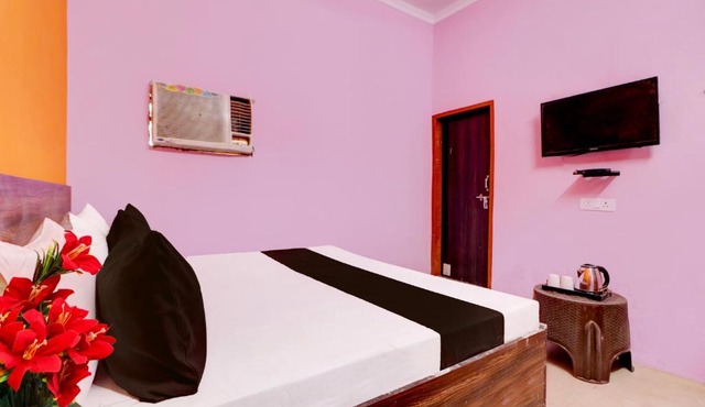 Radhika hotel in Bhiwadi