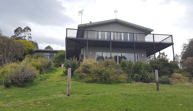 'Rare Retreat', enjoy the stunning views, great hiking, or cycling @Lake Eildon in Devils River