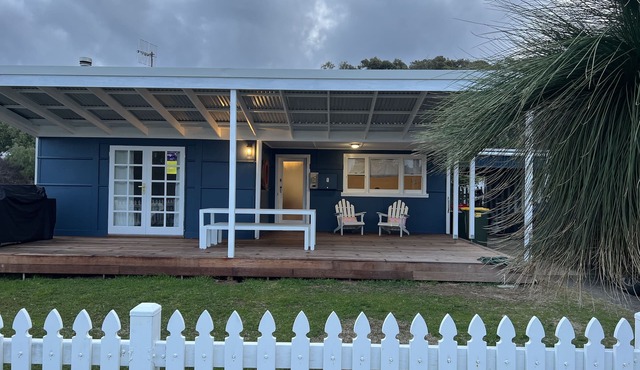 Recently renovated Beach house Close walk to shops, pubs and beach. in Augusta
